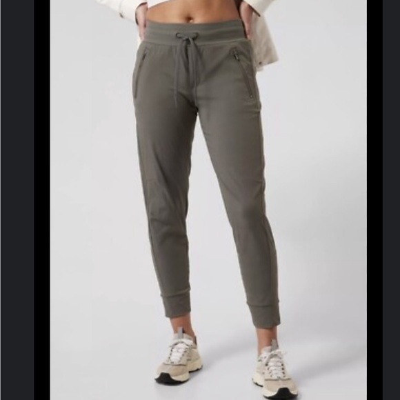 Athleta Trekkie North Joggers Pants in Mountain Olive Green Size 6 Petite - Picture 1 of 10